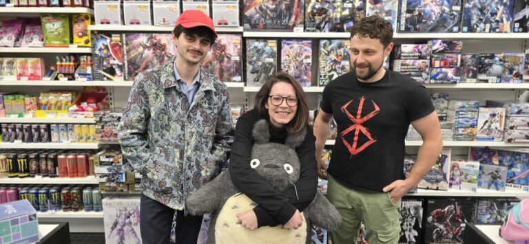 L'équipe du nouveau Gamecash Dijon, avec de gauche à droite, Marc, Meryl et Pierre